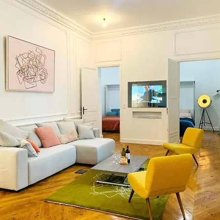 Spacious 2 Bedroom Champs Elysees And Golden Triangle * Párizs