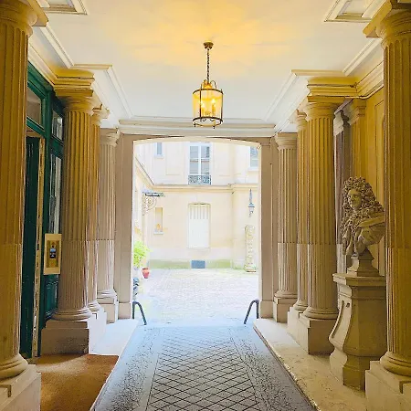 2 Bedrooms - Centre - Champs Elysees Paris