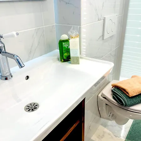 2 Bedrooms - Centre - Champs Elysees *