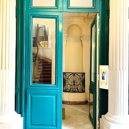 Spacious 2 Bedroom Champs Elysees And Golden Triangle * Párizs