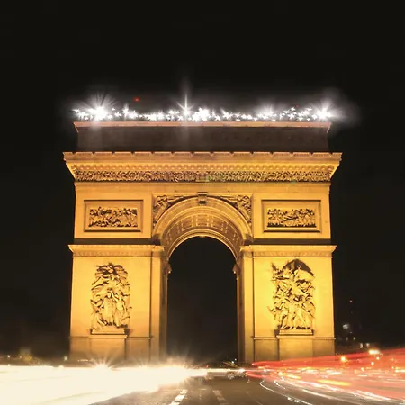 Apartment Spacious 2 Bedroom Apartment Champs Elysees And Golden Triangle Paris