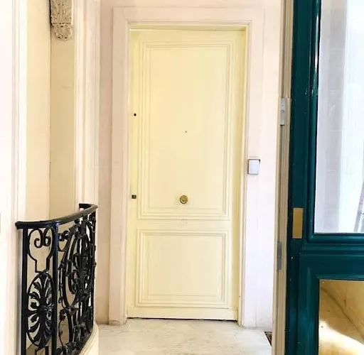Appartement Spacious 2 Bedroom Champs Elysees And Golden Triangle Paris
