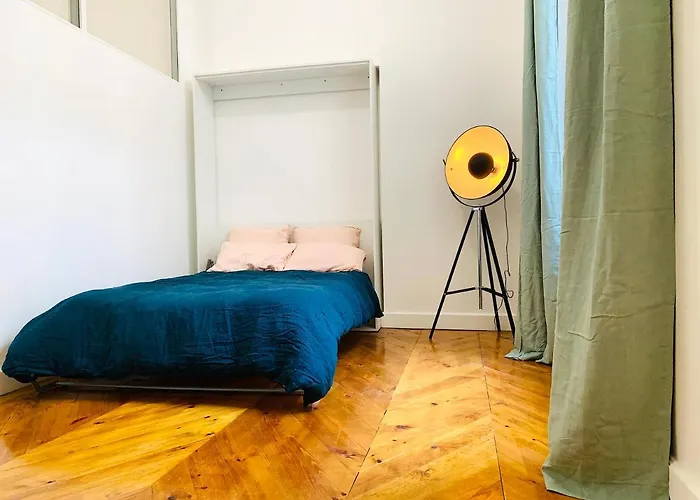 Spacious 2 Bedroom Champs Elysees And Golden Triangle *