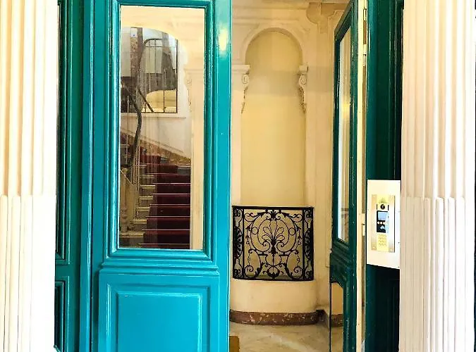 Spacious 2 Bedroom Champs Elysees And Golden Triangle * Paris