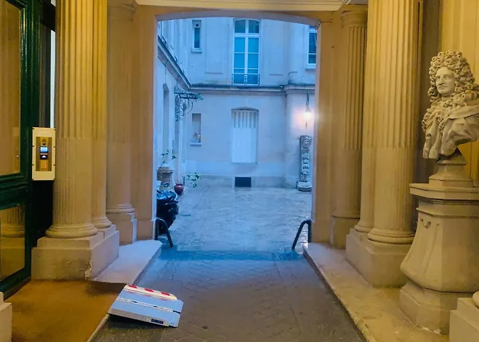 Spacious 2 Bedroom Champs Elysees And Golden Triangle * Paris