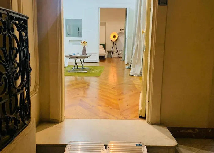 Spacious 2 Bedroom Champs Elysees And Golden Triangle