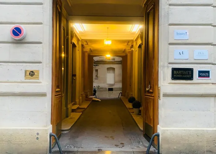 Spacious 2 Bedroom Champs Elysees And Golden Triangle Appartement Paris