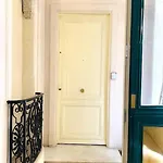 Apartment Spacious 2 Bedroom Champs Elysees And Golden Triangle Paris