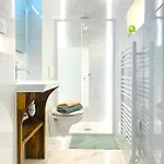 Spacious 2 Bedroom Champs Elysees And Golden Triangle Apartment Paris
