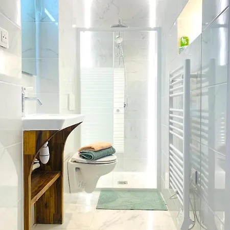 Spacious 2 Bedroom Champs Elysees And Golden Triangle Appartement Paris
