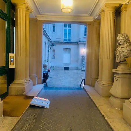 Spacious 2 Bedroom Champs Elysees And Golden Triangle * Paris