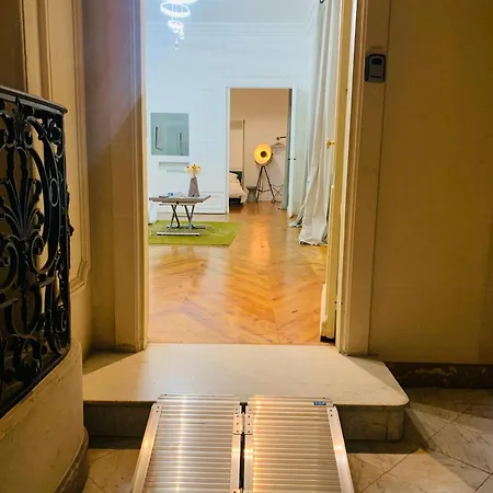 Spacious 2 Bedroom Champs Elysees And Golden Triangle