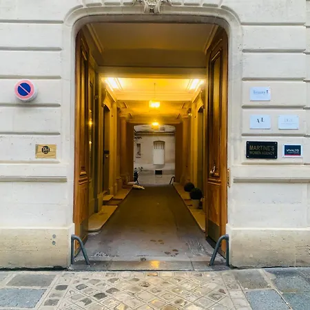 Spacious 2 Bedroom Champs Elysees And Golden Triangle Appartement Paris