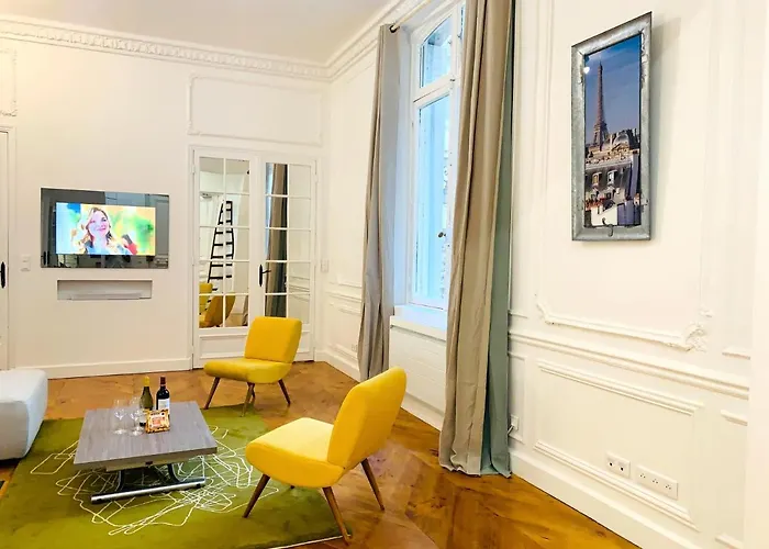 Spacious 2 Bedroom Champs Elysees And Golden Triangle Appartement