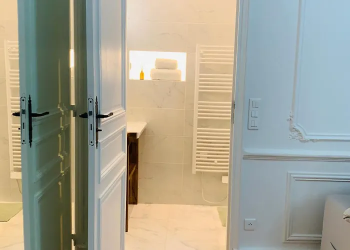 Spacious 2 Bedroom Champs Elysees And Golden Triangle * Paris