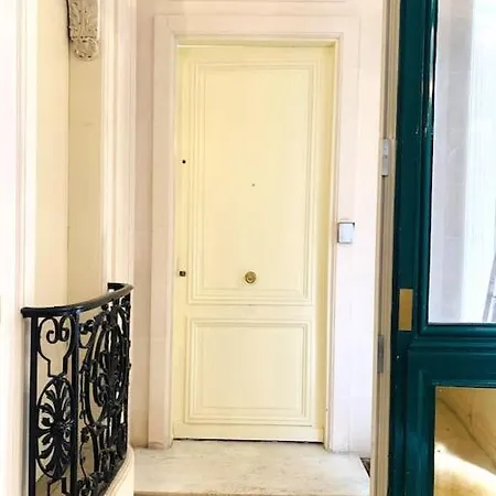 Апартаменты Spacious 2 Bedroom Champs Elysees And Golden Triangle Париж