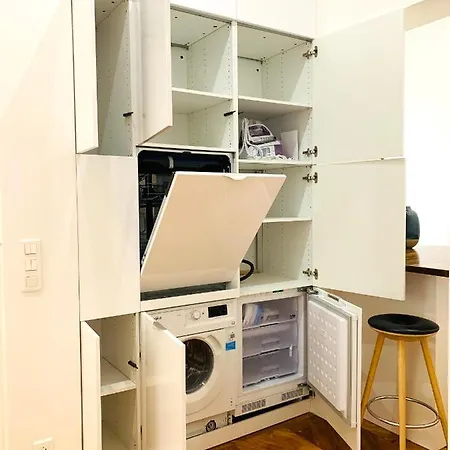 Spacious 2 Bedroom Champs Elysees And Golden Triangle * Париж
